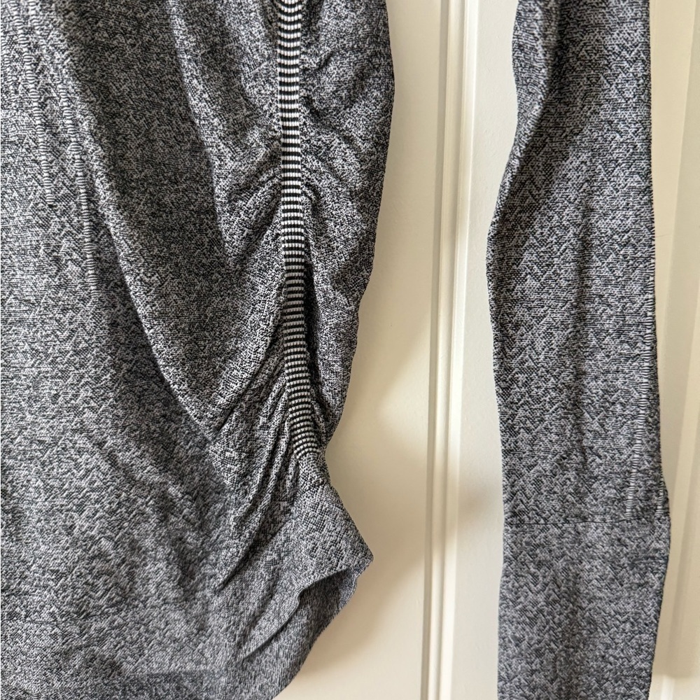 Athleta Speedlight Heather Gray Long Sleeve Top Size Medium - Picture 5 of 6